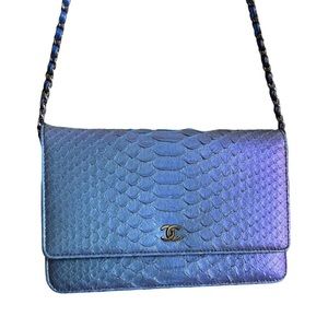 Chanel crossbody purse